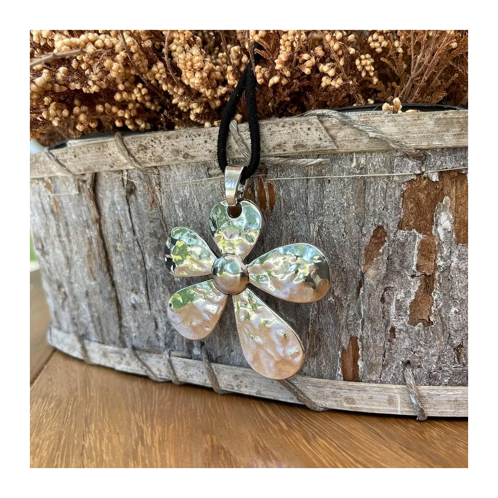 Collier avec Grand Pendentif Fleur Argenté