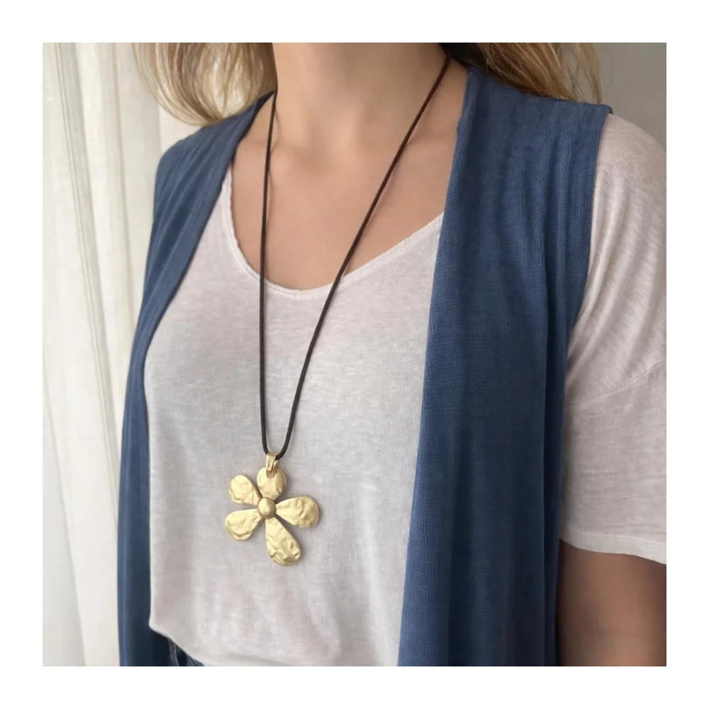 Collier avec Grand Pendentif Fleur Argenté