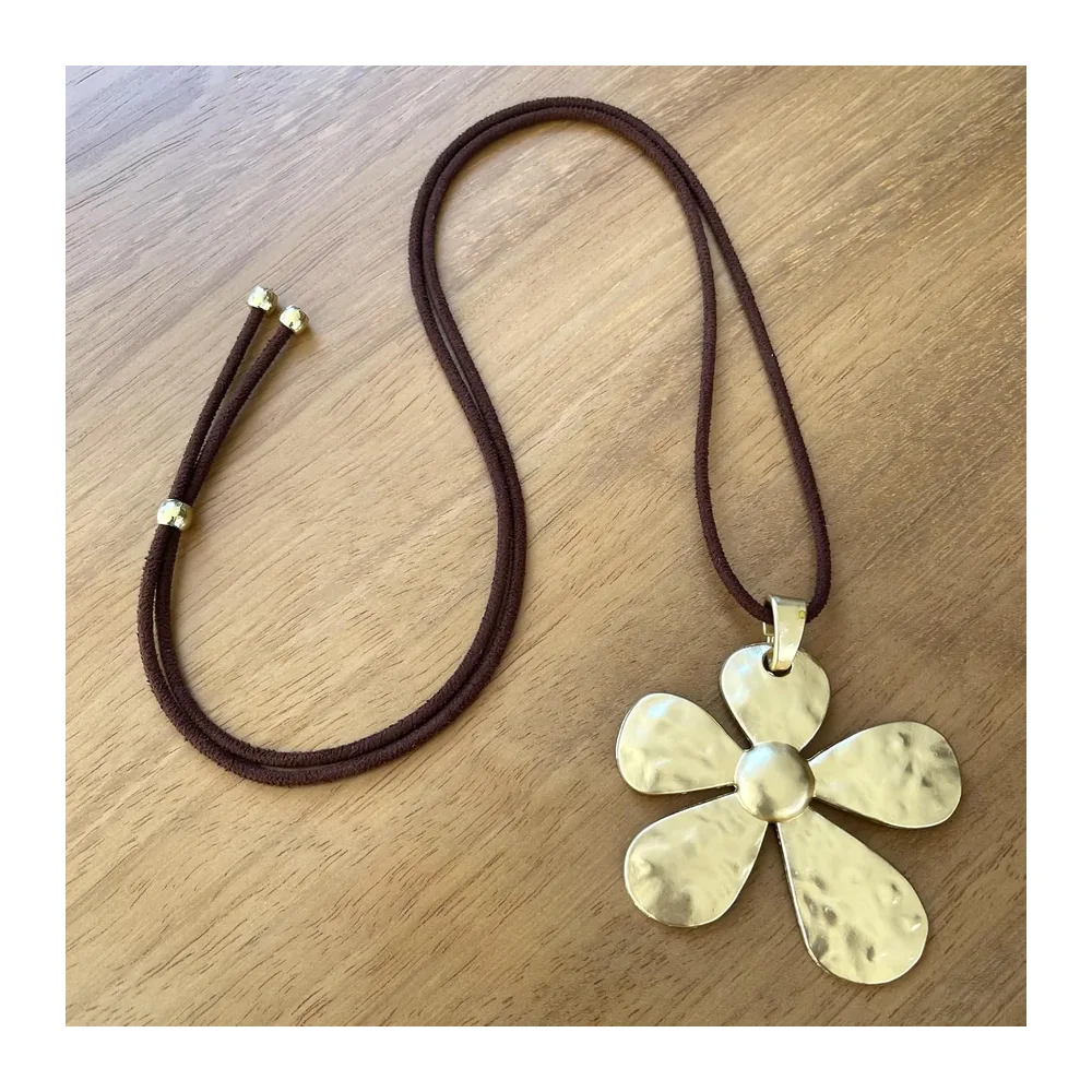 Collier avec Grand Pendentif Fleur Argenté