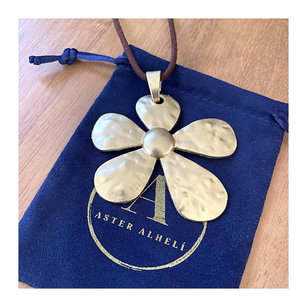 Collier avec Grand Pendentif Fleur Argenté