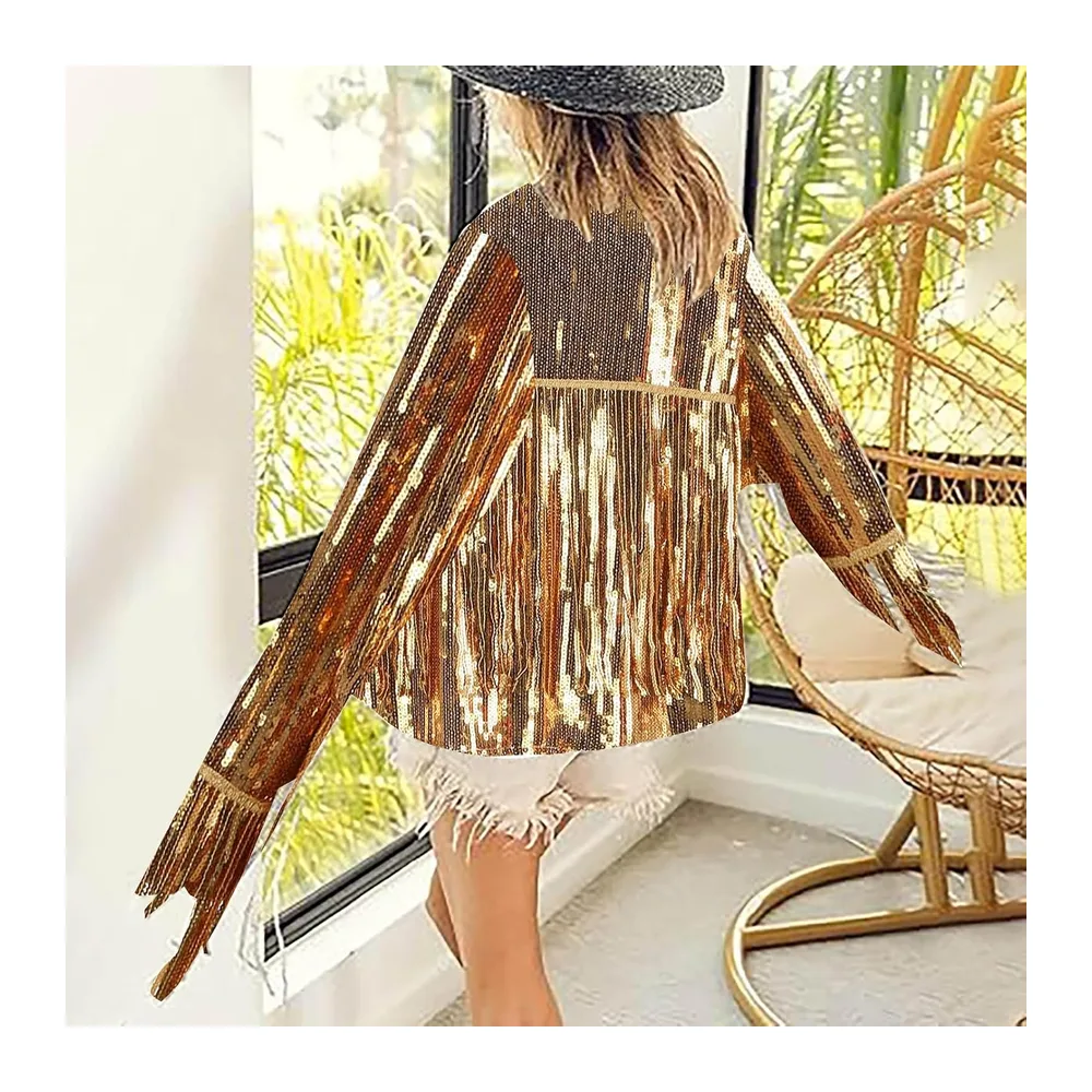 Veste tendance avec franges élégantes et paillettes scintillantes dans un style disco — Or